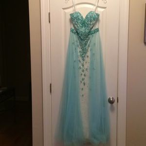 Beautiful turquoise prom gown.